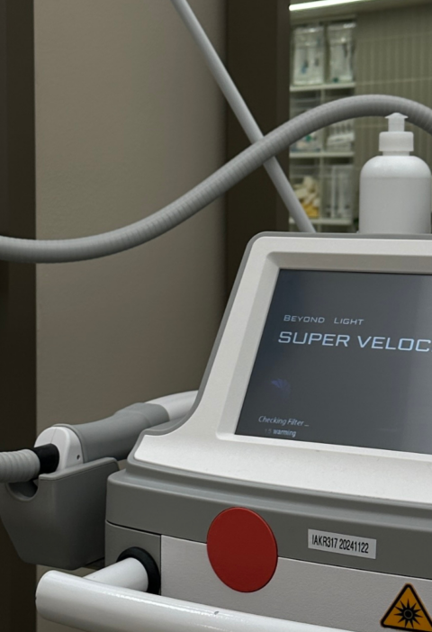 Światło szerokopasmowe – zaawansowana przebudowa i odmładzanie skóry